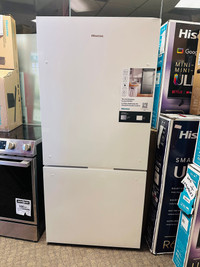 with warranty / Hisense 17.0 CU.FT. Counter-Depth Bottom fridge