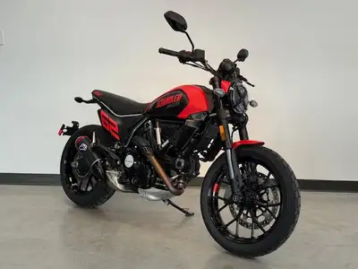 2024 Ducati Scrambler Full Throttle Just like New with ONLY 419 km FINANCING AVAILABLE !!! Contact u...