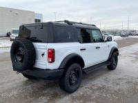 HARD TOP! TRAILER TOW PACKAGE! HEATED VINYL FRONT SEATS! REMOTE START! 12" TOUCHSCREEN WITH APPLE CA... (image 4)