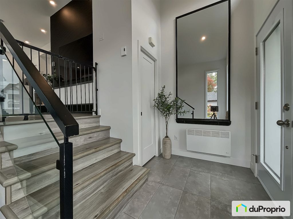 $649,500 - Bungalow for sale in Sherbrooke (Mont-Bellevue) — photo 2