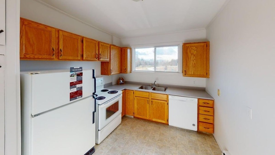 OCTOBER 1ST- 2 BEDROOM- HEAT&HOT WATER INCL- BALCONY 3