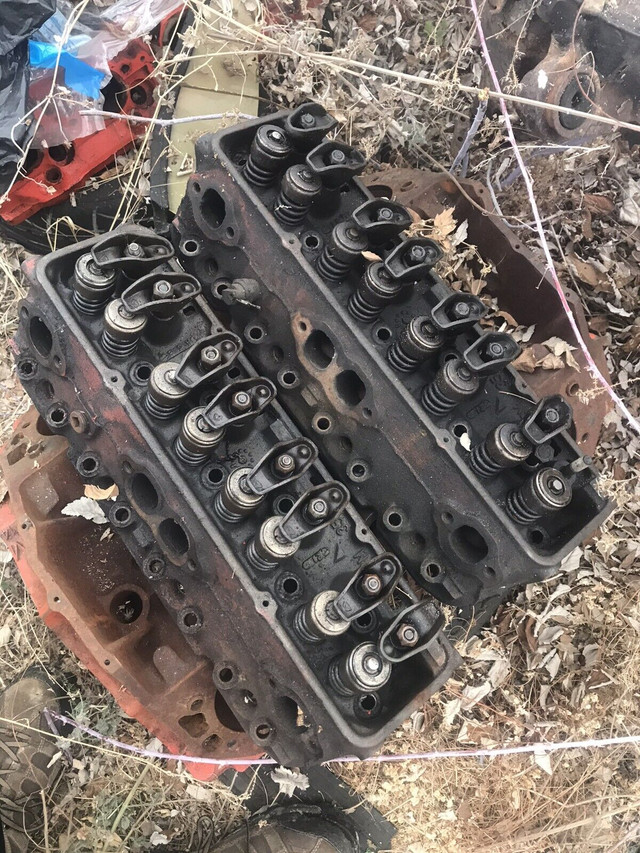 SBC Small Block Chevy 882 Heads  in Engine & Engine Parts in Ottawa