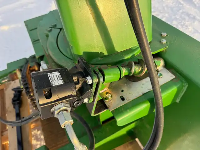 John Deere 1420,1435,1445,1565 54" snowblower in Snowblowers in Red Deer - Image 6