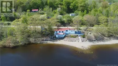 Spectacular Waterfront Home or 4 season Cottage on the St. John River Over 900 Ft of Private Shoreli...