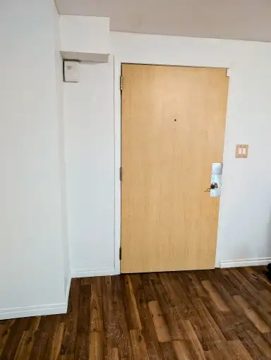 2 Bdrm Half Duplex 900 sq. ft In Suite Laundry with 1/2 Garage