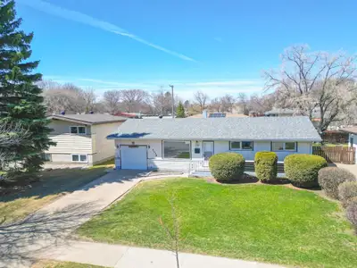 B12//Brandon/Solid bungalow in a prime, family-friendly location close to schools, parks, and amenit...