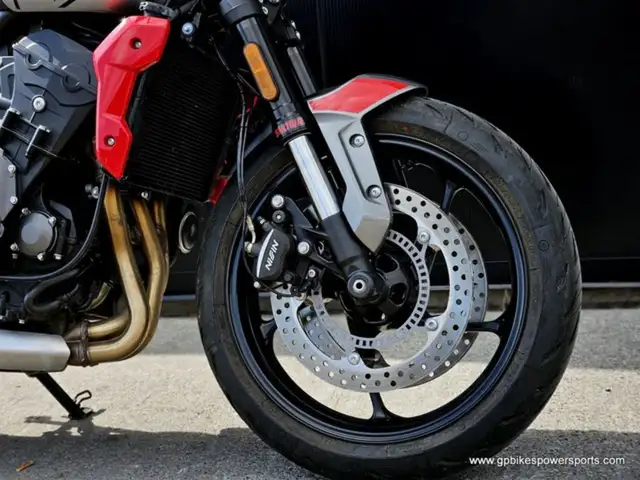 2023 Triumph Trident 660 Silver Ice Diablo Red in Street, Cruisers & Choppers in Oshawa / Durham Region - Image 12