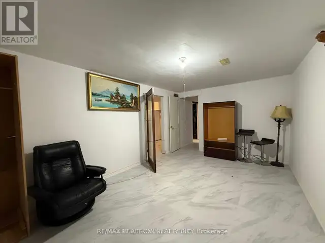 61 WILMONT DRIVE Toronto (Black Creek), Ontario in Long Term Rentals in Markham / York Region - Image 3