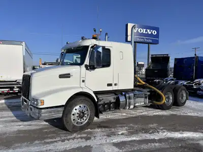 PREMIUM RENTAL RETURN W/ CRUDE OIL PUMP - SMALL BUNK FLAT ROOF SLEEPER / VHD430 READY TO WORK. T&E 4...