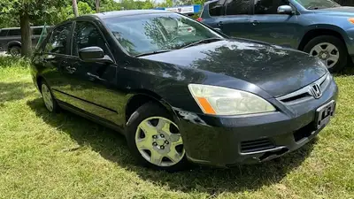 This 2007 Honda Accord DX-G, RUNS AND DRIVES FINE, 4DOOR SEDAN AUTO WITH POWER WINDOW, POWER LOCK, A...