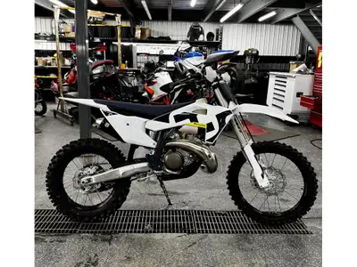 2026 Husqvarna TX 300 Husqvarna TX 300 2026 Les photos peuvent être à titre indicatif et sans inscri...