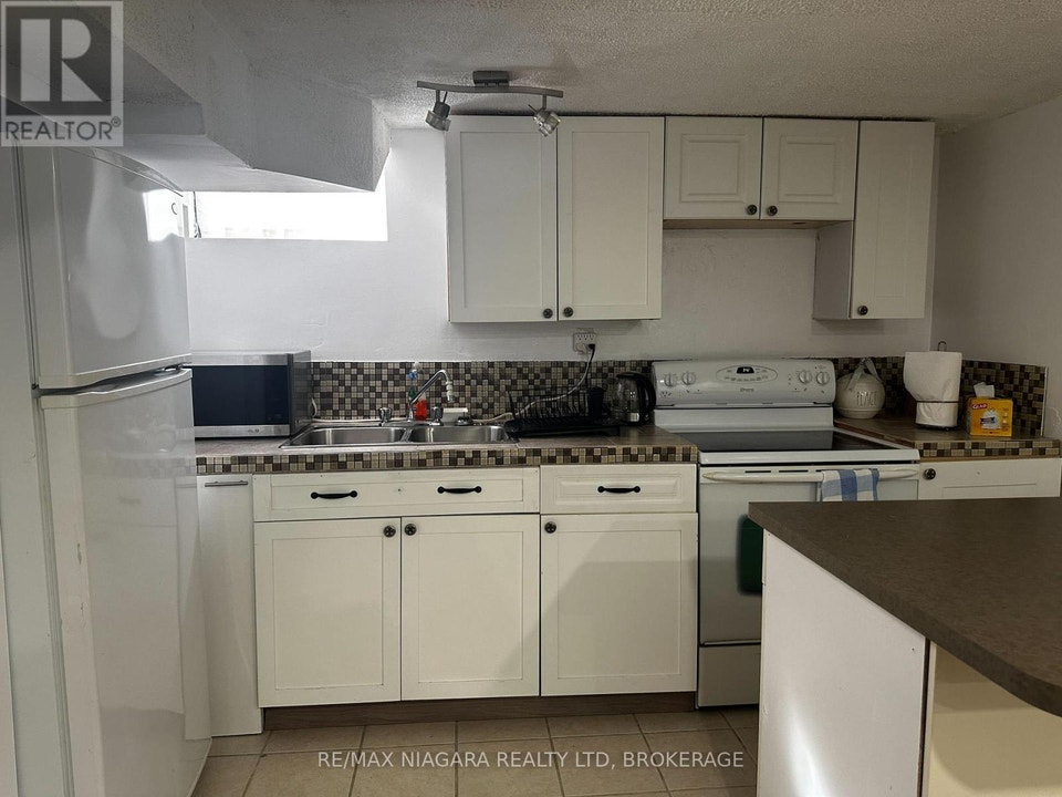 LOWER - 43A BEACHAVEN DRIVE St. Catharines (Port Weller), Ontari 5