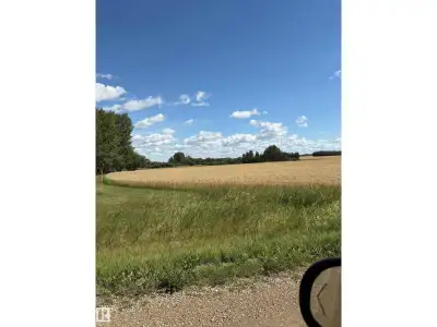 Great piece of land to build your country home on.NOT IN A SUBDIVISION (id:24493) MLS® #E4452515 The...