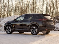 This 2024 Nissan Rogue SV is an excellent choice for drivers seeking a well-equipped, modern SUV wit... (image 5)