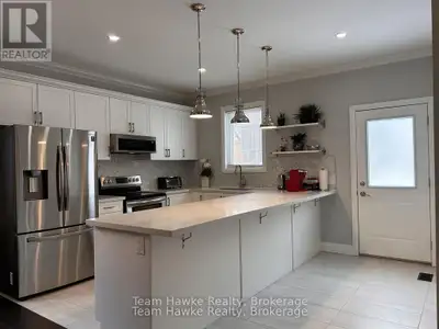 152 BISHOP DRIVE Barrie (Ardagh), Ontario