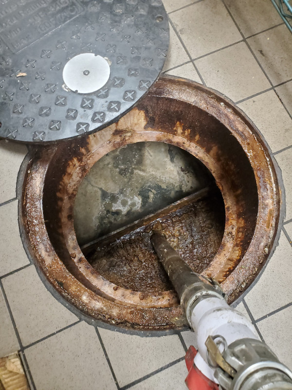 Drain Unplugging Services, Grease traps, Floor drains, Sewers in Plumbing in Guelph - Image 3