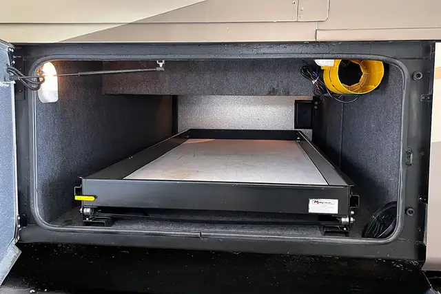 2014 MONACO DYNASTY 44PDQ in RVs & Motorhomes in Red Deer - Image 13