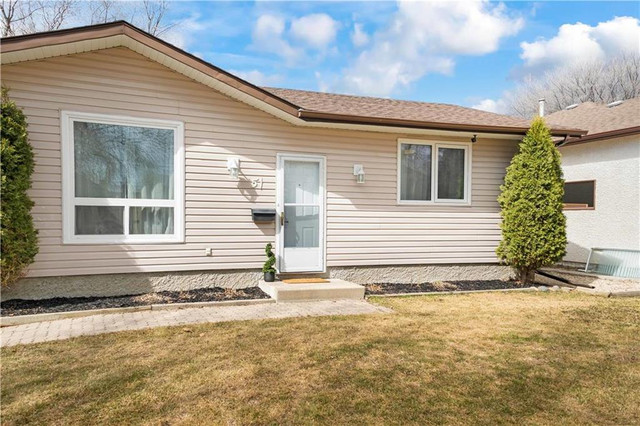 51 Brixford Crescent Winnipeg, Manitoba in Houses for Sale in Winnipeg - Image 2