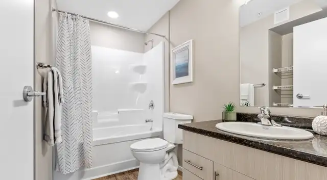 Pet-Friendly Two Bedroom Two Bath Den with In-suite Laundry for  in Long Term Rentals in Ottawa - Image 8