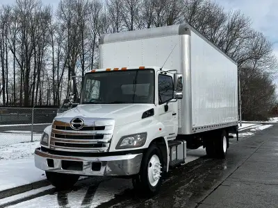 2019 Hino 338 24 Foot Cube With Waltco Lift Gate, 7.6L, 6 cylinder, 2 door, automatic, RWD, cruise c...