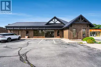 Excellent opportunity to lease in thriving downtown Essex! Free Standing Commercial Building with 52...