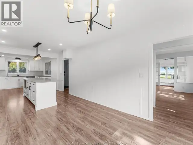 13050 RIVERSIDE DRIVE East Tecumseh, Ontario in Houses for Sale in Windsor Region - Image 16