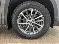 No Accidents, Locally Owned Vehicle! New Brakes and Rotors!The 2018 Toyota Highlander AWD XLE 8 Pass... (image 9)