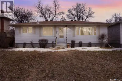 Location location! This well kept bungalow is situated on a 8500 sq ft lot. Close to tennis, par 3 g...