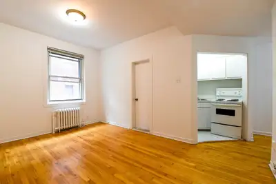 1 bed 1 bath corner of Cote des neiges and Van Horne - ID 2428