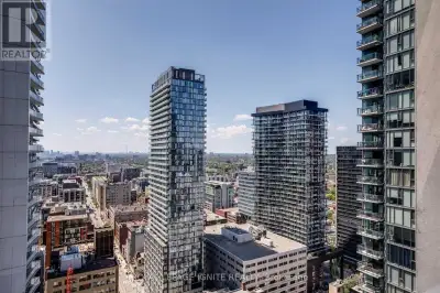 "Pinnacle On Adelaide!" Luxury 1 Bedroom Unit In The Heart Of Entertainment District, Bright &Spacio...