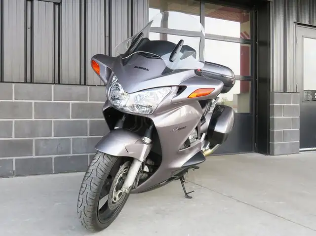 2003 Honda ST1300A ABS in Sport Touring in Cambridge - Image 5