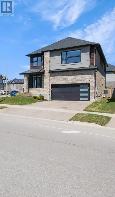 Luxurious 4-Bedroom Corner Detached Home - Perfect for Modern Family Living Welcome to this stunning...