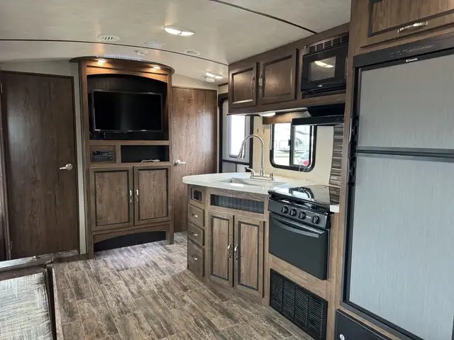 2017 Cruiser RV Fun Finder Xtreme Lite 28QD in Travel Trailers & Campers in St. Albert - Image 12