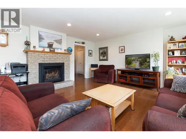 2240 97B Highway SE Salmon Arm, British Columbia in Houses for Sale in Kamloops - Image 9