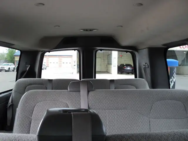 2022 Chevrolet Express 2500 LT RWD 6.6L8cylGas 12Passenger 135"W in Cars & Trucks in Brantford - Image 25