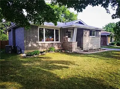 Address: 1236 Trentway Vista Peterborough K9H 6N8 Intersection: Royal Dr.and Algnquin Blvd. .Descrip...