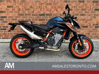 ONLY 3,000 KM on this cool 2023 KTM Duke 890 R, APEX suspension, Brembo brakes, full colour TFT disp...