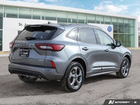 * Black mesh grille, rear wing spoiler, and body-coloured rocker panels and bumpers * Flat-bottom sp... (image 4)