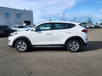 This Hyundai Tucson boasts a Regular Unleaded I-4 2.0 L/122 engine powering this Automatic transmiss... (image 1)