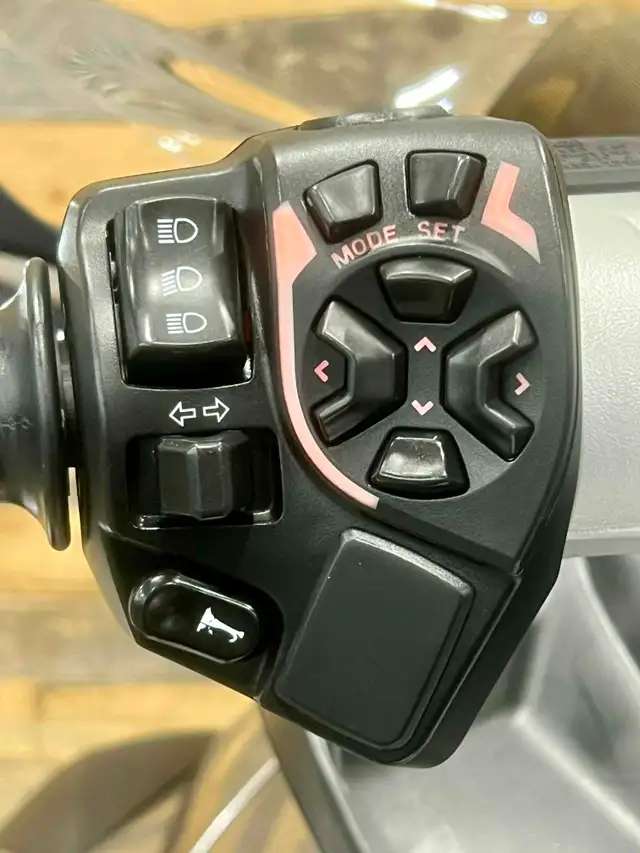 2013 BRP CAN-AM SPYDER RS SM-5 (MANUAL) + ONLY 30622 KM + WINDSH in Other in Ottawa - Image 12