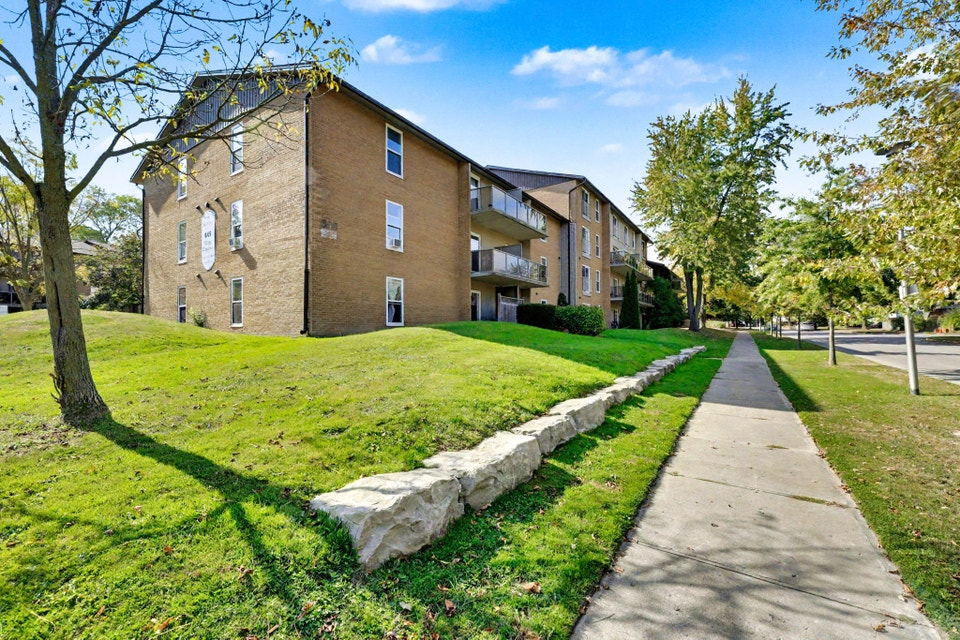 Park Place on Village Green Apartments - 1 Bedroom, 1 Bath A Apa 3