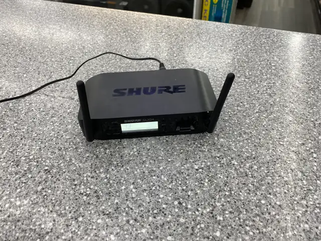 Shure GLXD4 Z2 Single Channel Wireless Receiver in Performance & DJ Equipment in City of Toronto - Image 3