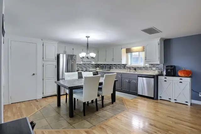 Une vraie aubaine à seulement 230 000 $! in Houses for Sale in Sherbrooke - Image 4