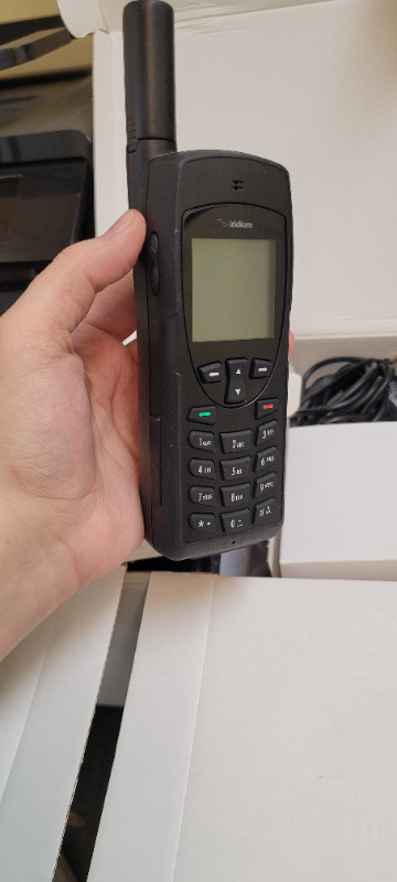 Iridium-9555 Satellite phone like new $725 in General Electronics in Cranbrook - Image 4