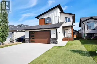 Welcome to 13 Murphy Close, a 1890 sqft 2-story home built by Manhani Builders in the neighbourhood...