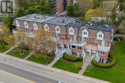 Experience refined waterfront living in the heart of downtown Burlington. Overlooking Spencer Smith...