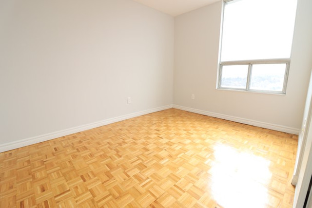 150 Lakeshore Road West - 3 Bedroom Apartment for Rent in Long Term Rentals in Mississauga / Peel Region - Image 4