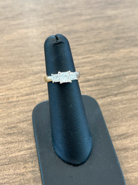 STUNNING 18K White Gold 3-Stone Princess Cut Diamond Ring VS2