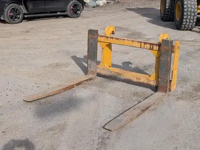 PALLET FORKS - Wheel Loader Attachment - To Fit John Deer 544 LOCATED IN Lacombe, AB