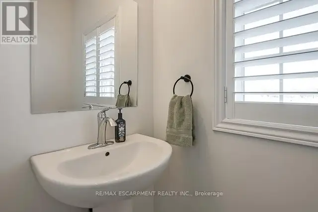 44 MCCURDY AVENUE Hamilton (Waterdown), Ontario62865717364227123